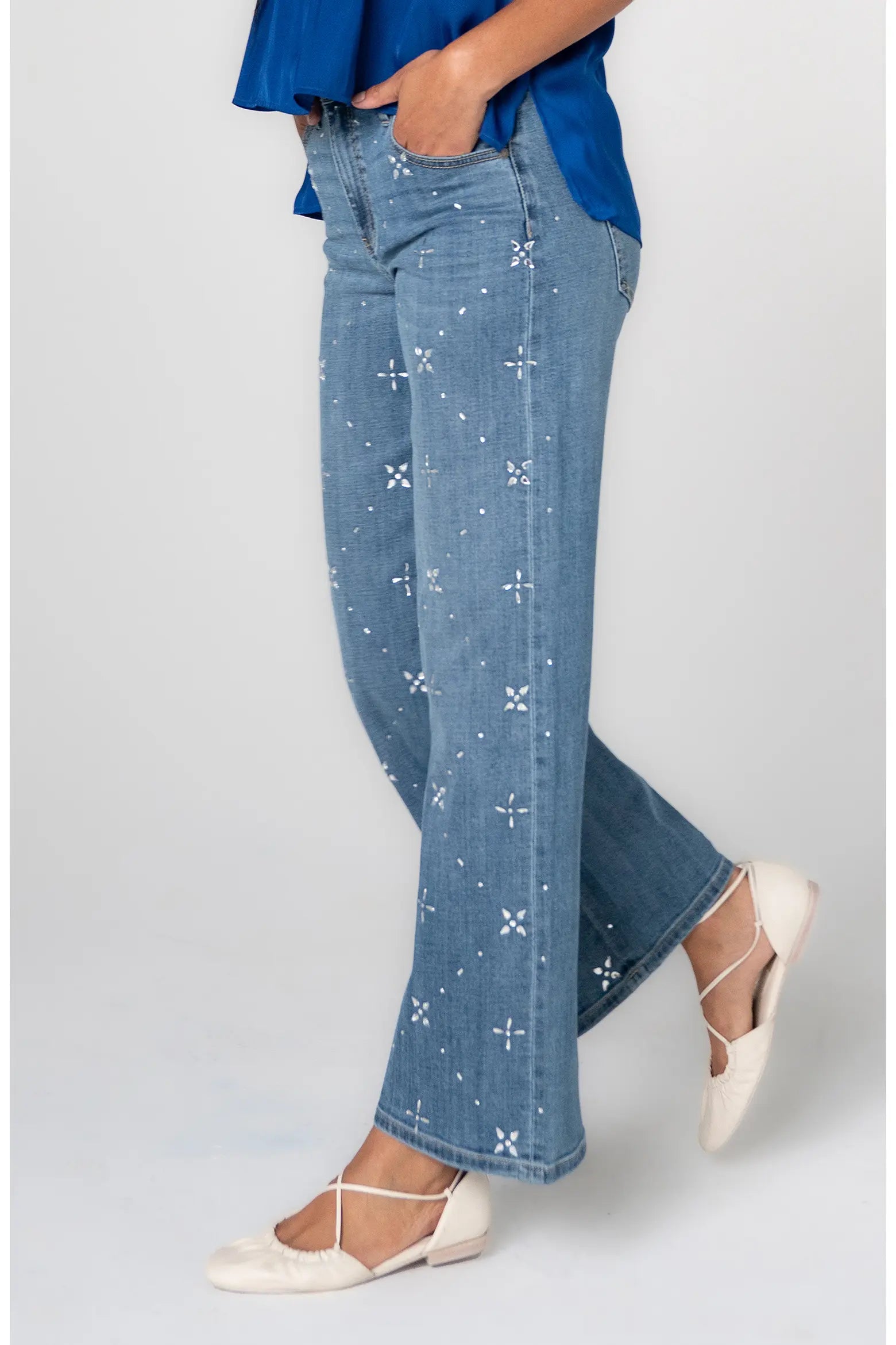 30" Embellished Mid-Rise Stride Wide Leg Jeans